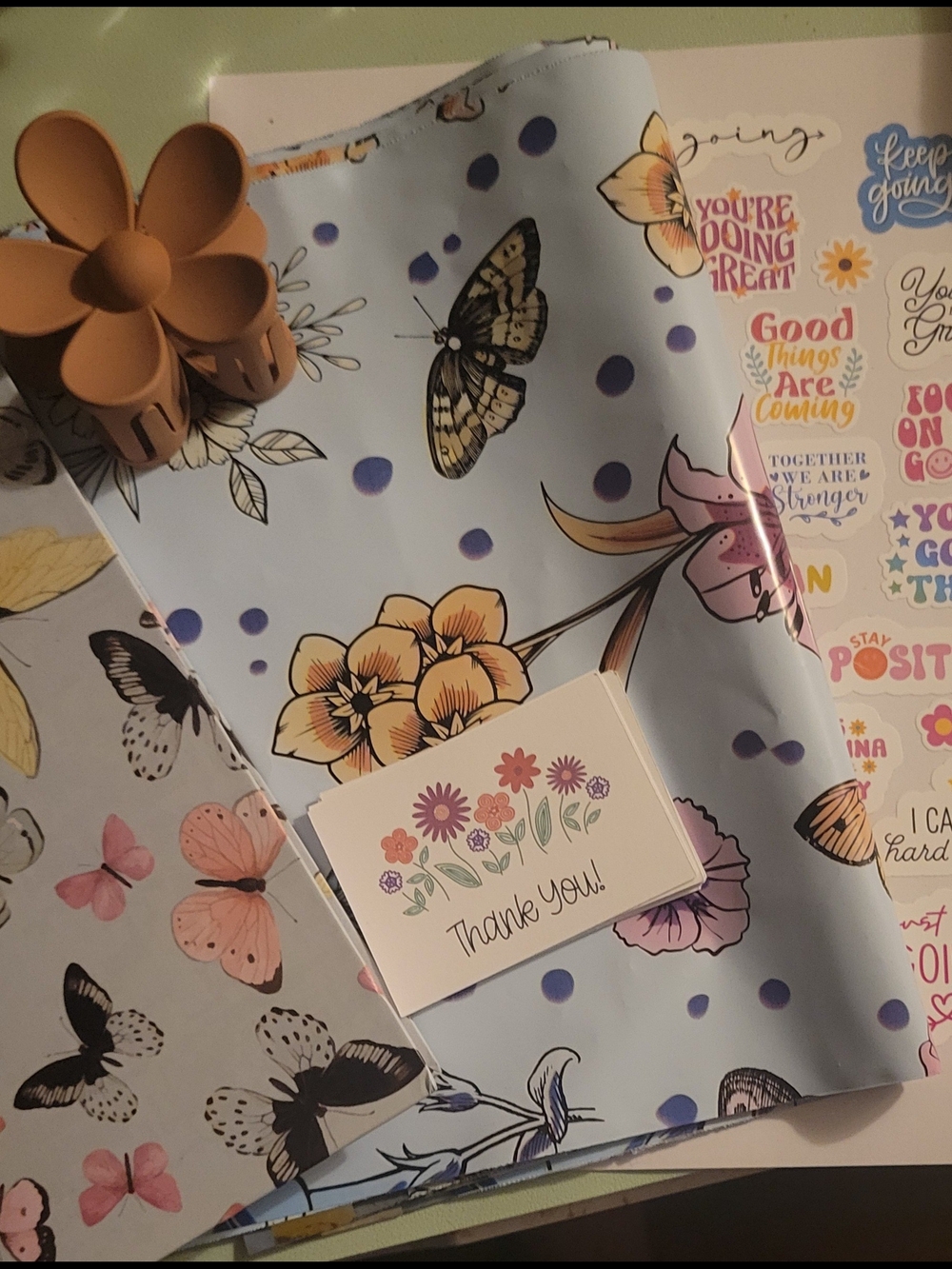 Floral & Butterfly Stationary Set with Flower Clip, (5) 10X13 Polys,stickers,pen - Picture 4 of 5
